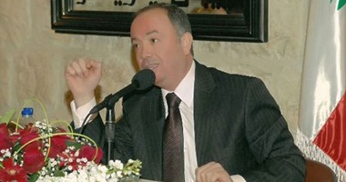 قصيدة شعرية "حتّى لا يَذْوى الوَرْدُ" لوجدى عبد الصمد