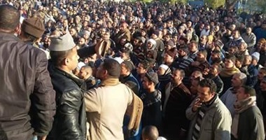 القوى العاملة بالمنوفية تُنهى إضراب عمال "وطن باك" بزيادة رواتبهم