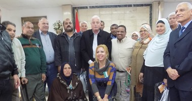 محافظ جنوب سيناء يوزع تأشيرات العمرة على ذوى الاحتياجات الخاصة