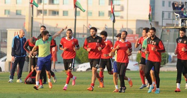لاعبو الأهلى يتدربون دون حذاء بأمر الشعلانى