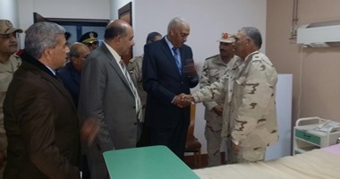 محافظ السويس ومدير الأمن يزوران مصابى حادث انقلاب سيارة بطريق الجناين