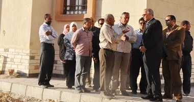 محافظ الوادى الجديد يتفقد المراحل النهائية للإسكان الاجتماعى بالخارجة
