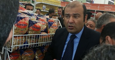 بالصور.. وزير التموين فى طنطا: نواجه غلاء الأسعار بحسم والمنافذ والمولات أهم أدوات الوزارة فى محاربة جشع التجار.. وجميع المواطنين يستفيدون من عروض المجمعات.. ومول العروبة نموذج لنجاح دعم السلع