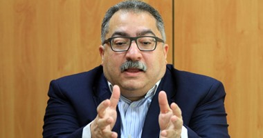 إبراهيم عيسى: مصر تعيش على أغنية "آه لو لعبت يازهر"