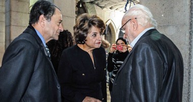 شاكر عبد الحميد ومنى مكرم عبيد فى عزاء إدوار الخراط