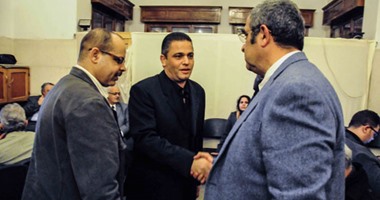 أكرم القصاص وعبد الفتاح عبد المنعم وعبد الحليم قنديل فى عزاء إدوار الخراط