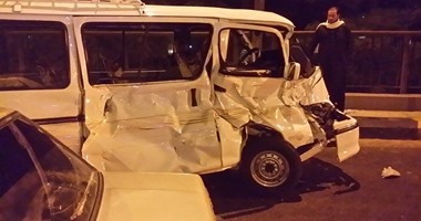 مصرع شخص وإصابة أربعة فى تصادم سيارتين بإدفو