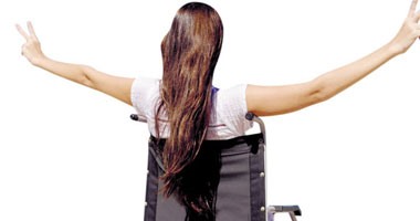 عايز تخليه يتحدى الإعاقة ماتتكسفش منه.. ابنك المعاق يحتاج فقط معاملة خاصة.. ساعده يعيش "طبيعى" واعمل منه بطل ممكن يتفوق وينافس الأصحاء .. وتعرف على أهم ضوابط زواجه