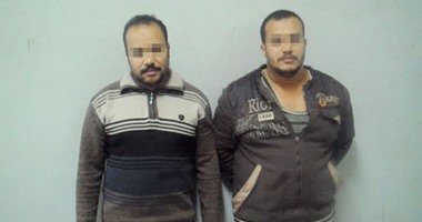 خلافات الجيرة تتسبب فى مقتل "عربجى" على يد شقيقين بالمنيا.. المتهمان يعترفان بارتكاب الواقعة بسبب مشادة كلامية مع أحدهما.. ويؤكدان: "واحد فينا مسكه والثانى طعنه بآلة حادة"