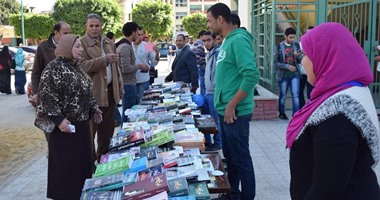 أسرة F.F.P بكلية الصيدلة تقيم معرضًا للكتب فى جامعة سوهاج