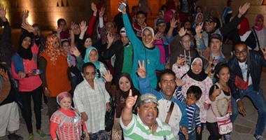ذوو الاحتياجات الخاصة المشاركون فى "قطار الشباب" يزورون متحف النوبة بأسوان