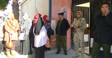 بالصور.. توافد الناخبين على اللجان بدمنهور وسط استنفار أمنى