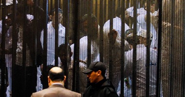 الشرطة تحبط هروبا جماعيا لمتهمى كتائب حلوان أثناء عودتهم لسجن طرة.. استعادت 5 بعدما فروا من سيارة الترحيلات وتلاحق اثنين آخرين.. والنيابة تستعلم عن حالة إرهابى وضابط مصابين بطلقات فى الحادث