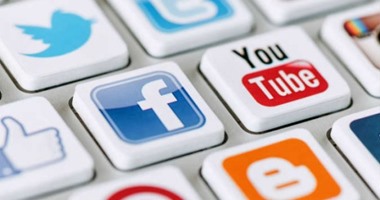 مواقع التواصل الاجتماعى تشعر الأطفال بحالة من عدم الرضا عن حياتهم