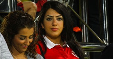 الجميلات يملأن ستاد الوصل الإماراتى فى مباراة الأهلى والصفاقسى