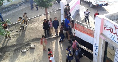 موظف يتهم مدير مدرسة بالإهمال والتسبب فى مصرع ابنه دهسا بسيارة بالوراق