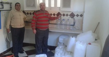 بالصور..ضبط 2 طن زيت طعام غير صالح للاستهلاك الآدمى بمركزعبئة فى البحيرة