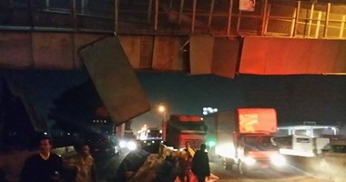 صحافة المواطن: بالصور..انهيار أجزاء من كوبرى مشاه بقليوب دون إصابات