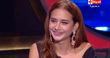 نيللى كريم تعليقاً على قبلتها الساخنة: دى بوسة فى فيلم ولا تفرق معايا