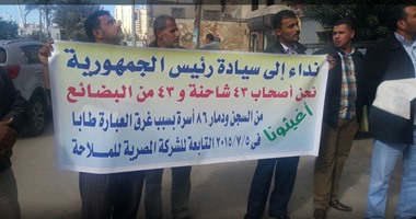 صحافة المواطن: بالصور: مظاهرة بالأكفان لأصحاب الشاحنات الغارقة بـ"طابا"