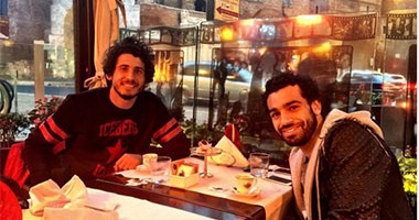 صبحى وحجازى المحترفان بالدورى الإنجليزى يهنئان صلاح بفوزه بجائزة أفضل لاعب