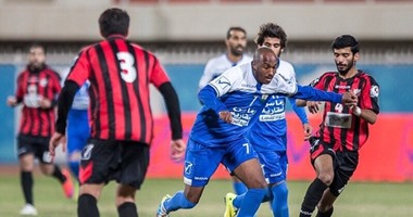 بالفيديو.. إلغاء مباراة فى كأس الكويت بعد الاعتداء على الحكم ونقله للمستشفى