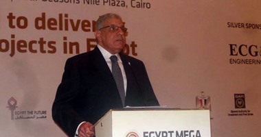 إبراهيم محلب يتوجه إلى أسوان للمشاركة فى مؤتمر الشباب