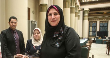 بالصور..نائبة فاقوس تصل مجلس النواب لاستخراج كارنيه العضوية بـ"العباية السودا"
