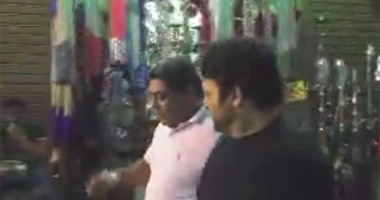 بالفيديو.. حميد الشاعرى يتجول فى شارع المعز معلقا: "أجمل جو وأروع ناس"