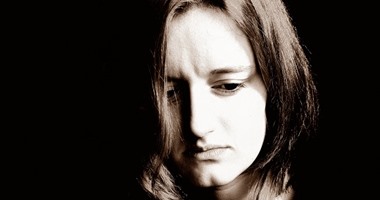 من القطيعة للطعن فى الشرف.. حكاية بنت قررت "تقلع الحجاب"