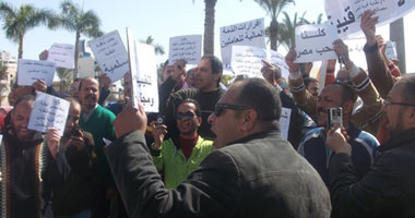 معلمو بورسعيد يهددون بالإضراب عن العمل