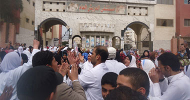 إضراب جزئى للأطباء عن العمل بالمحافظات للمطالبة بتطوير منظومة الصحة.. مستشفيات كفر الشيخ والسويس والإسماعيلية وسوهاج وأسوان أكثر المشاركين فى الإضراب..وقنا أقل من المتوقع 