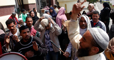 أهالى الدويقة يفتحون الطريق أمام محافظة القاهرة