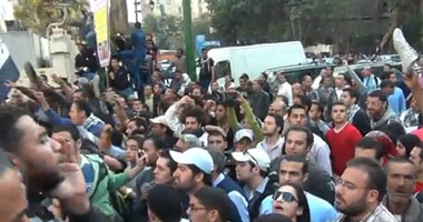 معتصمو "الشعب" ينقلون احتجاجاتهم لـ"الدستورية" لحين البت فى "العزل"