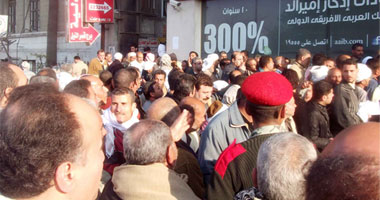 بالصور..الشرطة العسكرية تتدخل لتنظيم صرف الحوالات الصفراء بالدقهلية