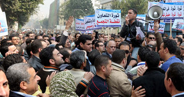 وقفة لمئات العاملين بـ"التعاون للبترول" للمطالبة بتطهير الشركة