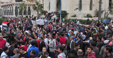 انطلاق مسيرة من القائد إبراهيم إلى سيدى جابر احتجاجاً على عنف الإخوان
