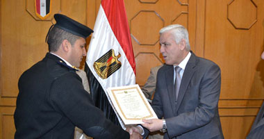 بالصور.. محافظ الإسماعيلية يكرم رجال الشرطة