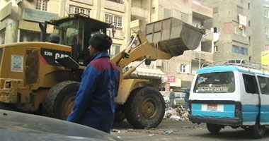 بالصور.. حملة مكبرة لإزالة الإشغالات بحى البساتين