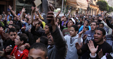 "ألتراس ثورجى" ينطلقون فى مسيرة من التحرير لطلعت حرب