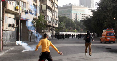 "الصحة" تؤكد وفاة متظاهر وإصابة 9 فى اشتباكات "قصر النيل"