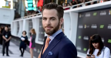 بالصور.. 10 معلومات عن النجم الوسيم كريس باين بطل سلسلة "Star Trek"