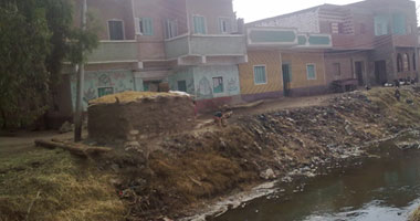 بالصور.. عزبة الجنادى ببنى سويف تحاصرها الأمراض 