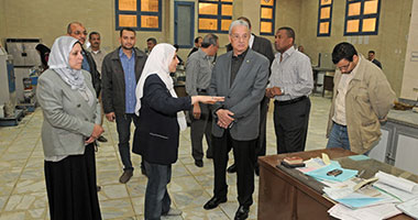 رئيس "المقاولون العرب" يتفقد المبنى الجديد للمعامل المركزية للشركة