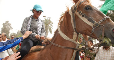 وصول "العداءة الماليزية" وفريقها المرافق لأبنوب