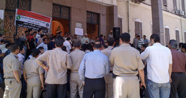 طوارئ فى محيط "الداخلية".. والأمناء يتمسكون بـ"زيادة الأجور"