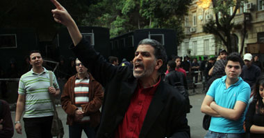 وقفة أمام سفارة بريطانيا للتضامن مع كريم أسعد