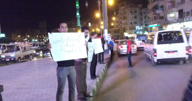 سلسلة بشرية لنشطاء بدمياط تطالب بالحرية للمعتقلين