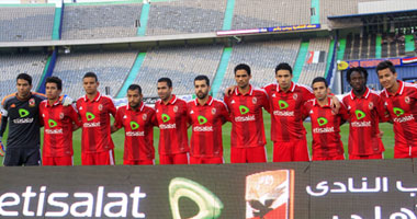لاعبو الأهلى يقرأون الفاتحة قبل النزول لملعب "العبدى" فى المغرب