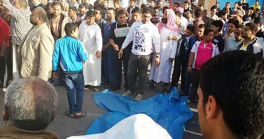 مصرع 4 طلاب بعد سقوط "موتوسيكل" تحت عجلات "تريلا" بمطروح